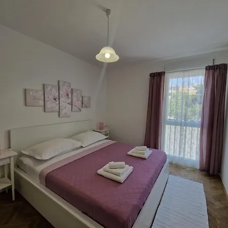 Apartment Lana *